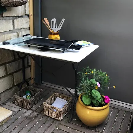 Votre Sejour A Sanary Dans Bas De Villa Avec Terrasse Vegetalisee Et Abritee Exposition Est Sud Ouest A 400M Du Centre Ville En Zone Pietonne Ou Tout Peut Se Faire A Pied Apartment *