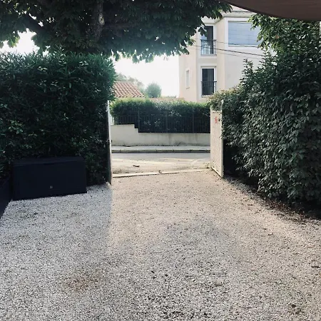 Votre Sejour A Sanary Dans Bas De Villa Avec Terrasse Vegetalisee Et Abritee Exposition Est Sud Ouest A 400M Du Centre Ville En Zone Pietonne Ou Tout Peut Se Faire A Pied Apartment