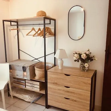 Apartment Votre Sejour A Sanary Dans Bas De Villa Avec Terrasse Vegetalisee Et Abritee Exposition Est Sud Ouest A 400M Du Centre Ville En Zone Pietonne Ou Tout Peut Se Faire A Pied *