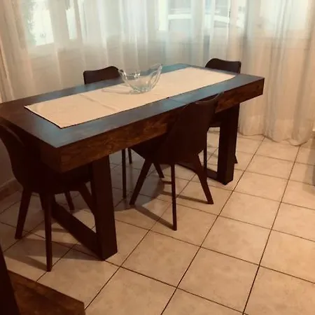 Votre Sejour A Sanary Dans Bas De Villa Avec Terrasse Vegetalisee Et Abritee Exposition Est Sud Ouest A 400M Du Centre Ville En Zone Pietonne Ou Tout Peut Se Faire A Pied Apartment