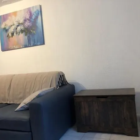 Votre Sejour A Sanary Dans Bas De Villa Avec Terrasse Vegetalisee Et Abritee Exposition Est Sud Ouest A 400M Du Centre Ville En Zone Pietonne Ou Tout Peut Se Faire A Pied Apartment Sanary-sur-Mer