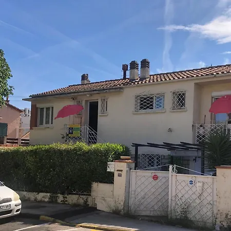 Votre Sejour A Sanary Dans Bas De Villa Avec Terrasse Vegetalisee Et Abritee Exposition Est Sud Ouest A 400M Du Centre Ville En Zone Pietonne Ou Tout Peut Se Faire A Pied *
